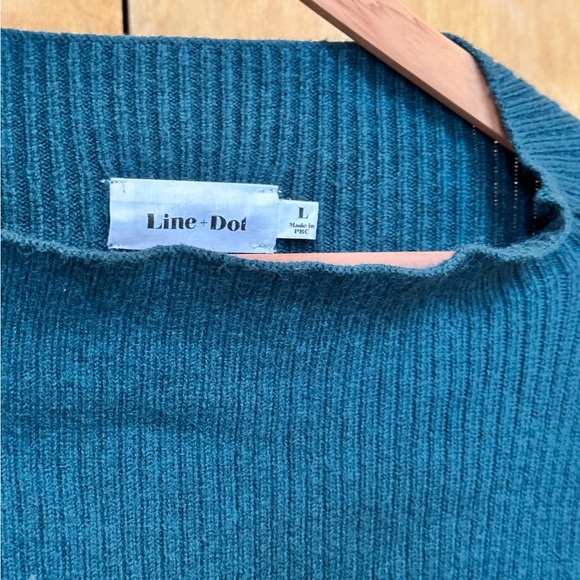 Line + Dot Viscose Scalloped Turtleneck - Picture 4 of 4